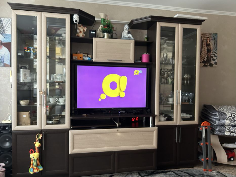 Продам Сервант в хорошем состоянии