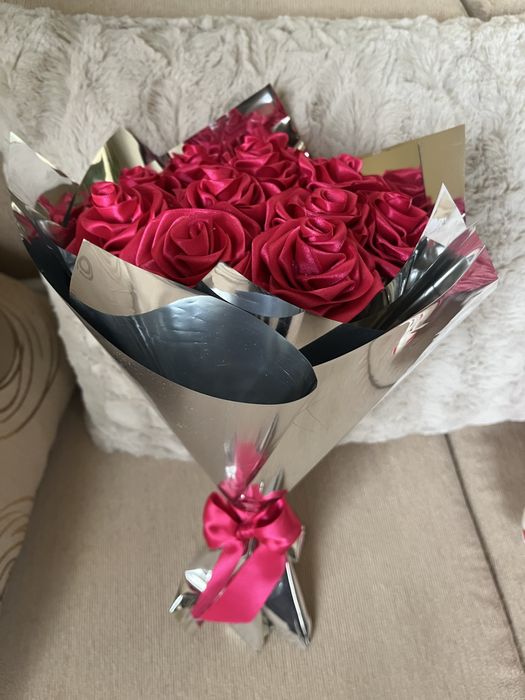 Букет от сатенени рози