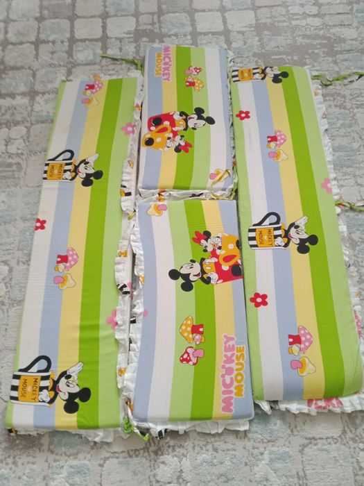 Матрас и мягкий бортик для манежки