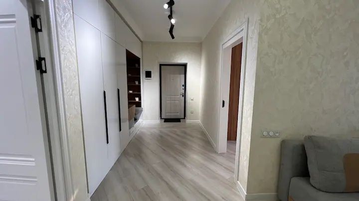 Сдается 2 ком квартира посуточно на батысе