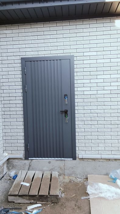 Установка входных дверей выезд в пригород