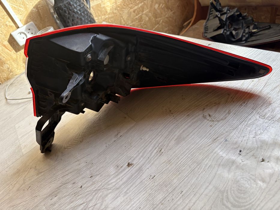 Субару Аутбек Фонарь