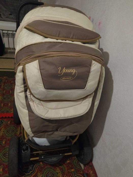 Детская коляска с люлкой.