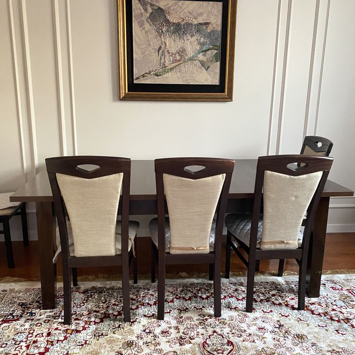 Продам стол без стульев для гостиной