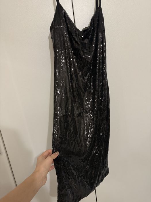 Платье черное до колен