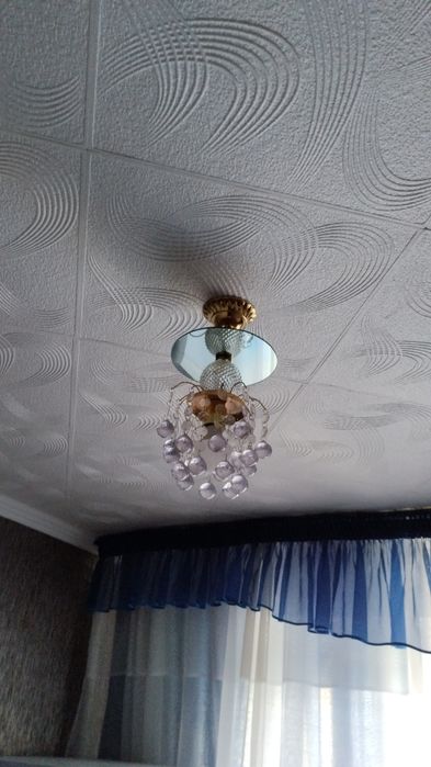 Продам  красивую зеркальную люстру