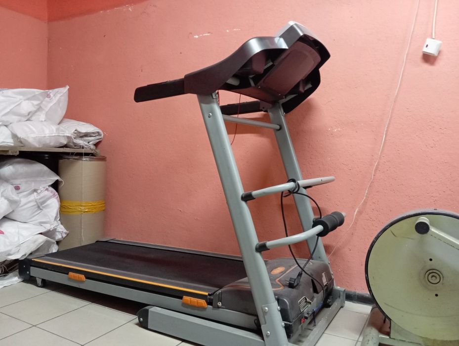 Продам беговую дорожку