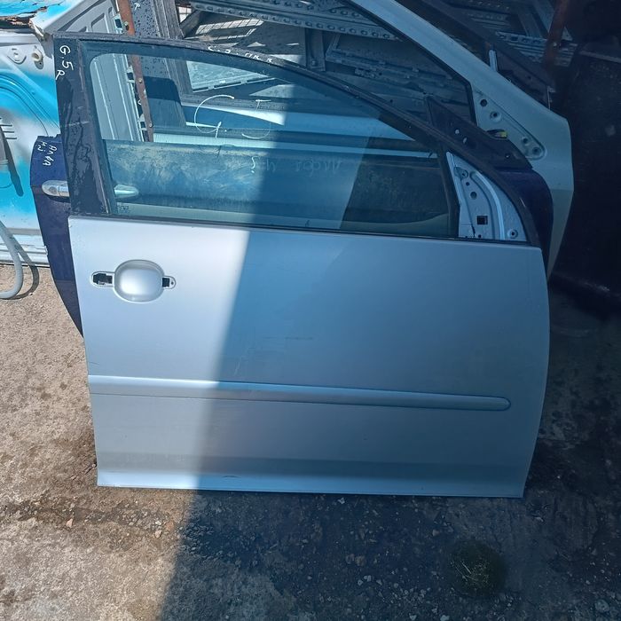 Голф 5 предна дясна врата