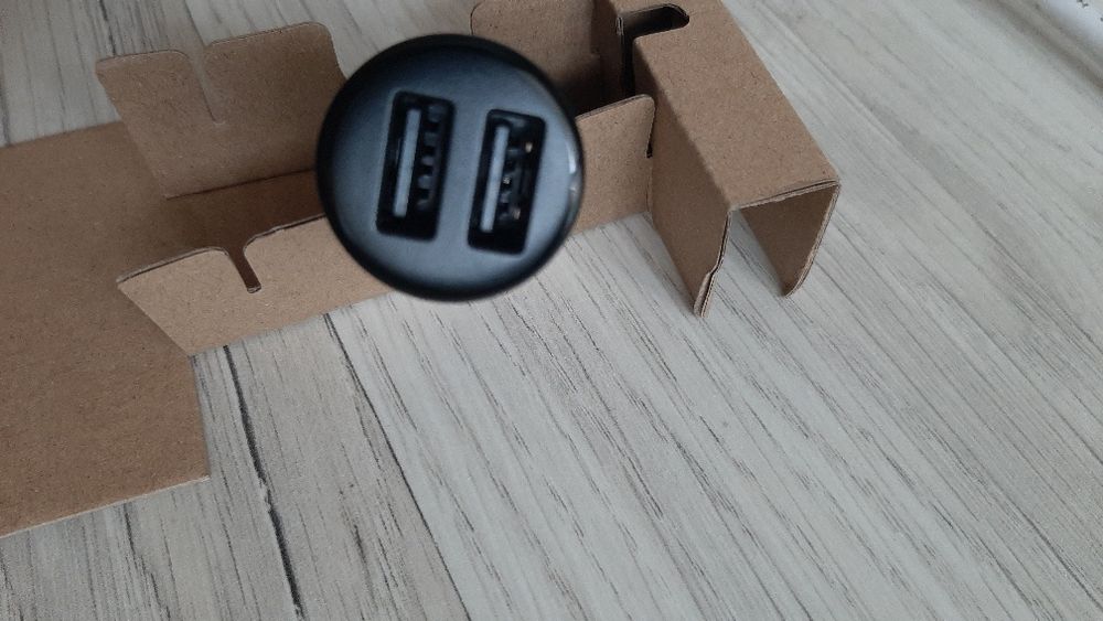 Двоен USB адаптер за кола 10 W