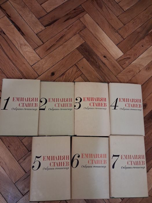 Подарявам книги.