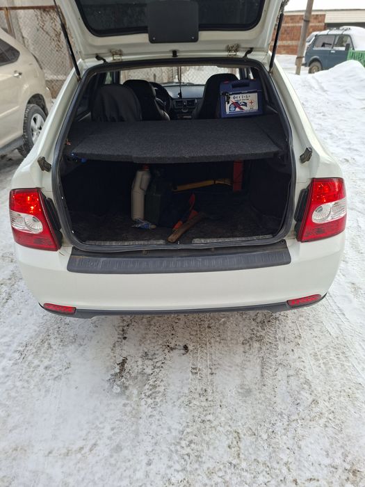 Приора белого цвета 2013 года