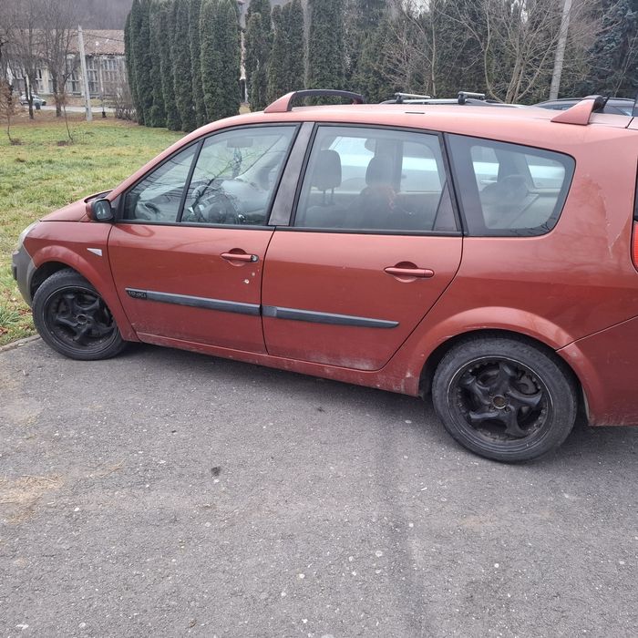 Dezmembrez renault grand scenic 1.9hdi fab 2008 euro 4