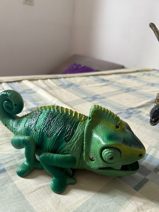 Машинка на пульте управлений игрушки