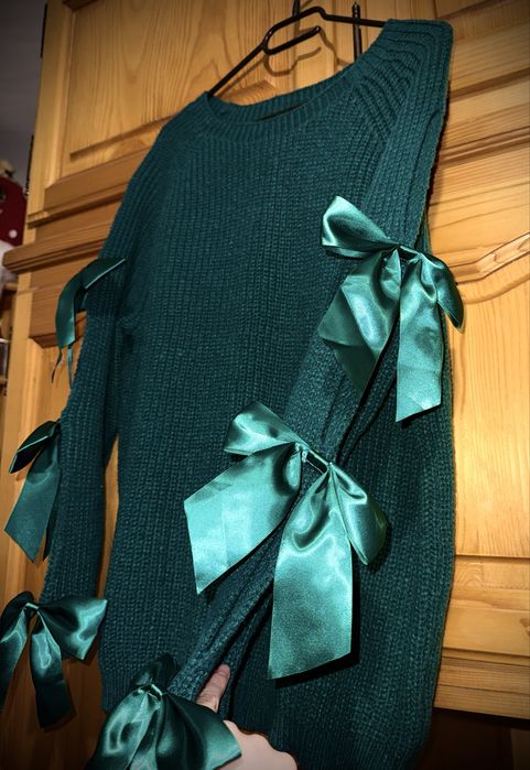 Pulover verde smarald cu fundite de satin