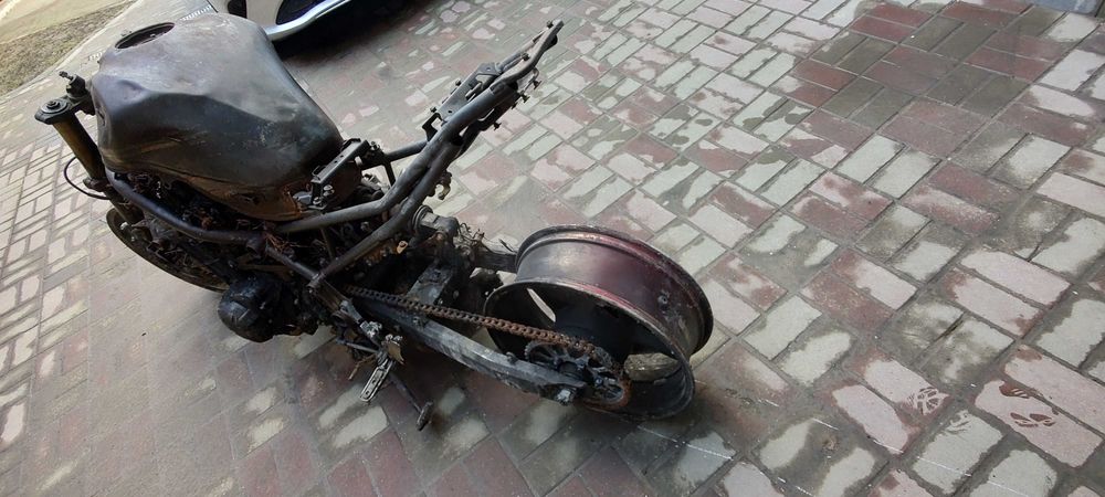 Kawasaki Z900, 2024, si Z900 2022 daune de Incendiu pt. piese sau..