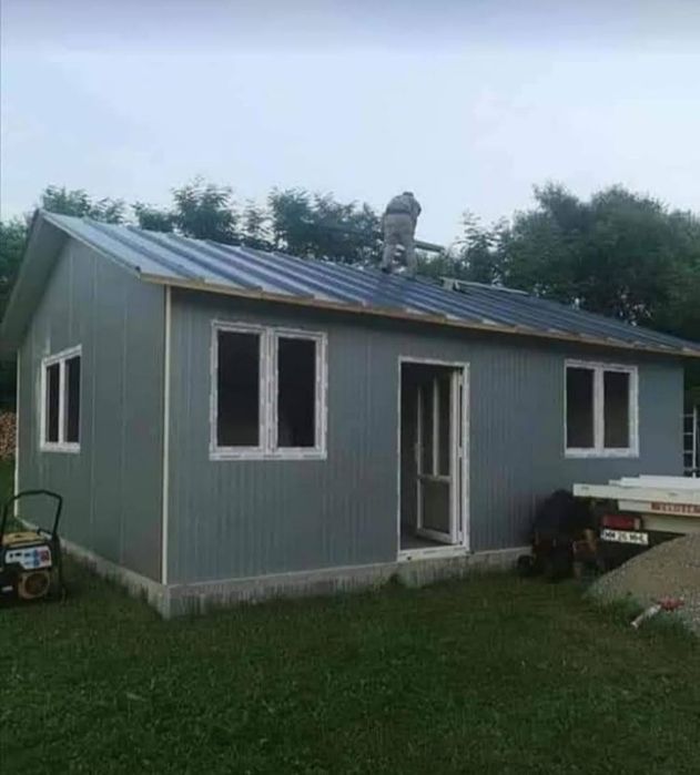 Vindem case din panouri sandwich