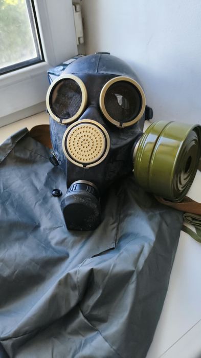 Противогазы разные