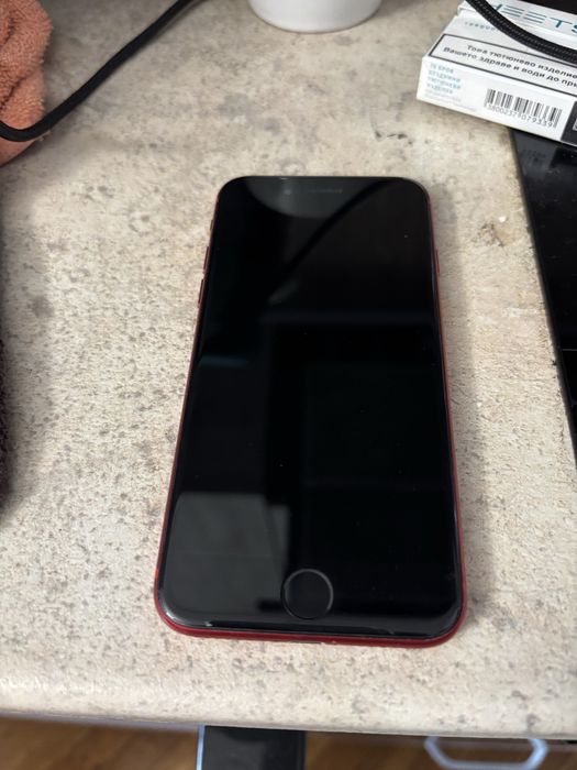 Iphone SE 2020 red / Айфон Се