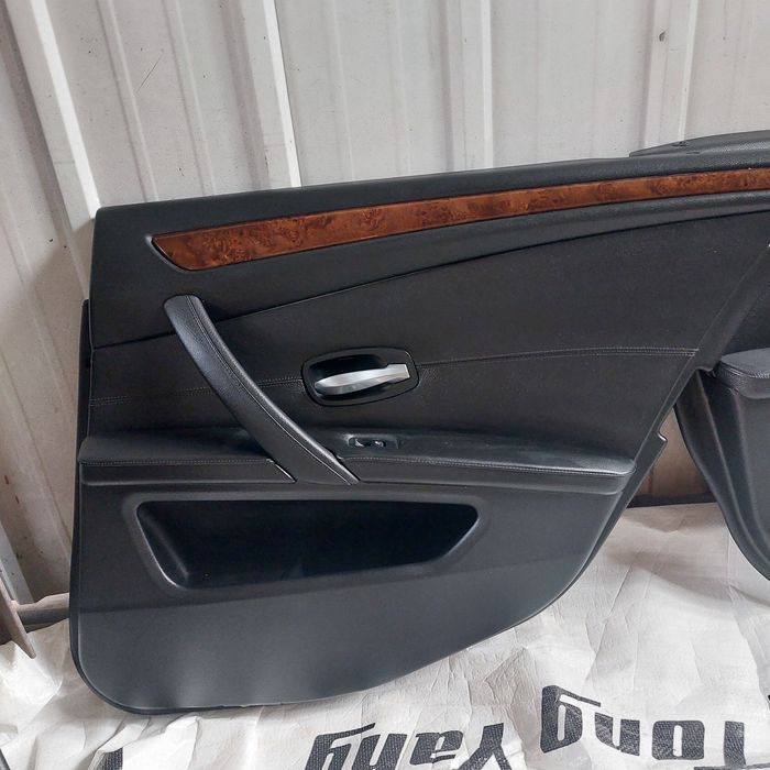 Дверные карты на BMW e60.