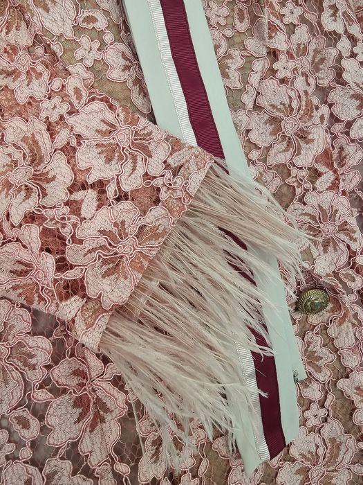 Розова рокля с щраусови пера Avin