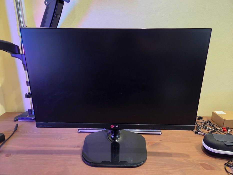 Монитор LG 23" / стойка Arctic Z2-3D Gen 2