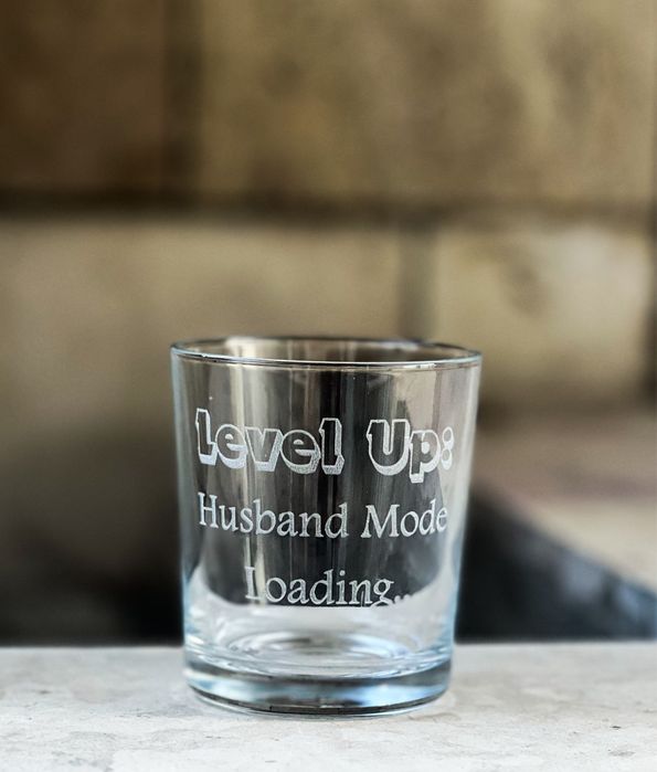 Гравирана чаша за уиски с надпис и графика по ИЗБОР