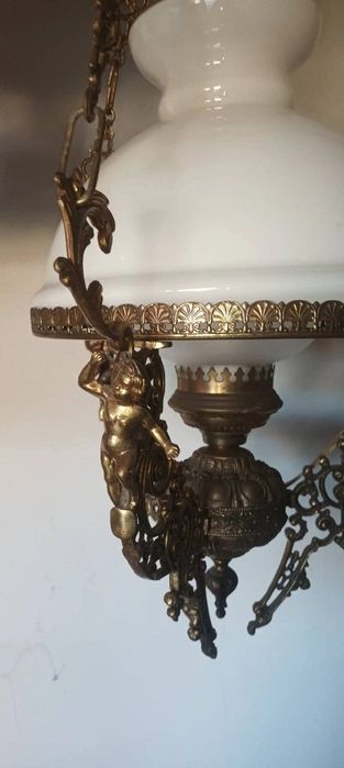 Superbă lampa tip opalină din bronz masiv În stilul Baroc,piesa cu o lucrătură de o foarte mare finețe,h 100 cm cu lanț ajustabil