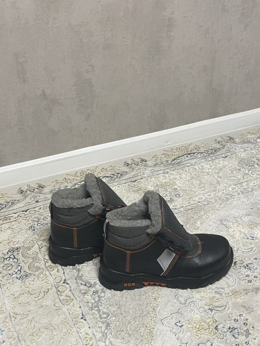 Ботинки заводские 42 размер