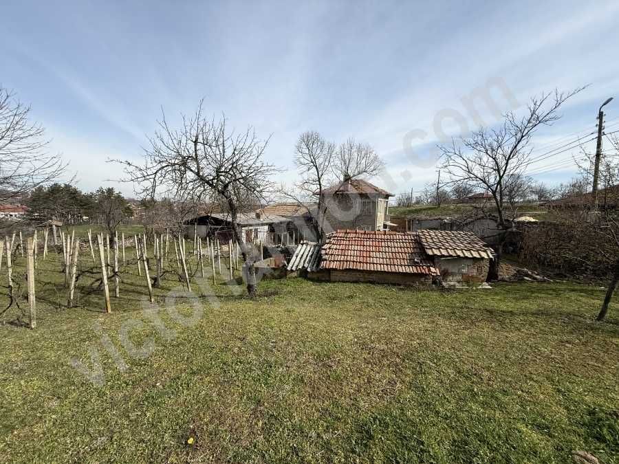 Двуетажна къща в с. Самоводене