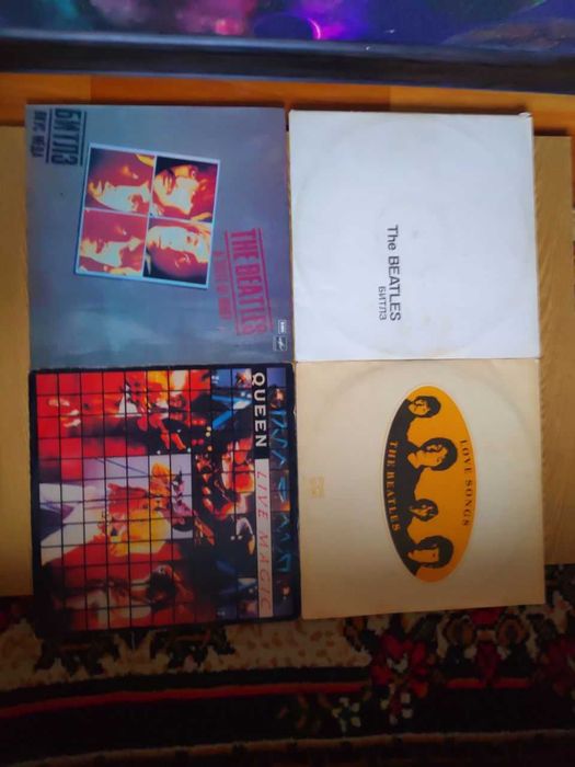 Виниловые пластинки разных жанров.