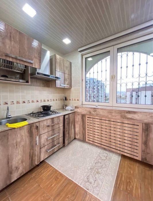 Ойбек, 5 комнатная квартира 200м2 в центре, Госпитальный