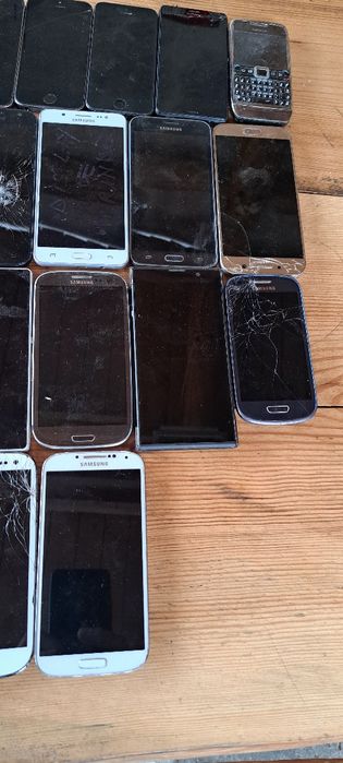 Lot telefoane pentru piese
