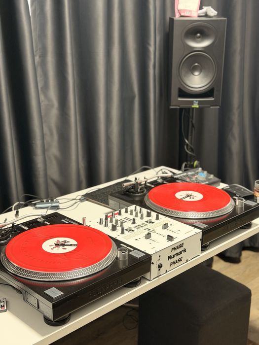 Reloop Rp 7000mk2 + mixer numark scratch inno fader pro 2 + phase DJ