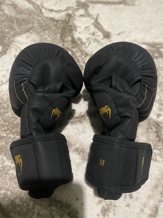 MMA РЪКАВИЦИ - Venum - Serpenti MMA Sparring Gloves - Black/Silver/Gold