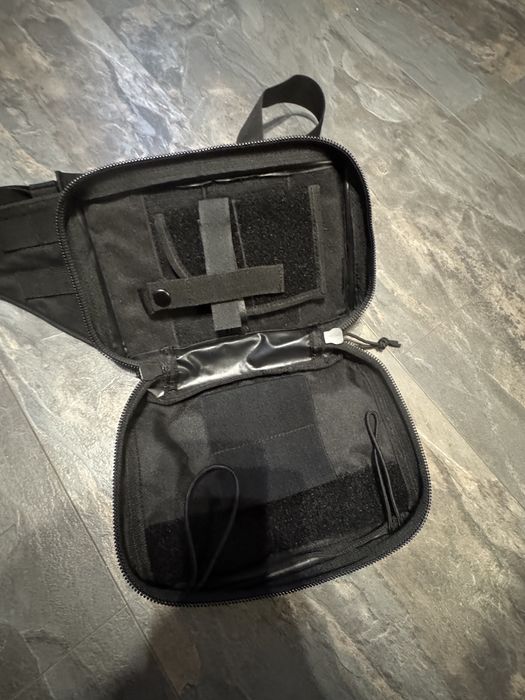 Тактическа чантичка,с преграда за пистолет