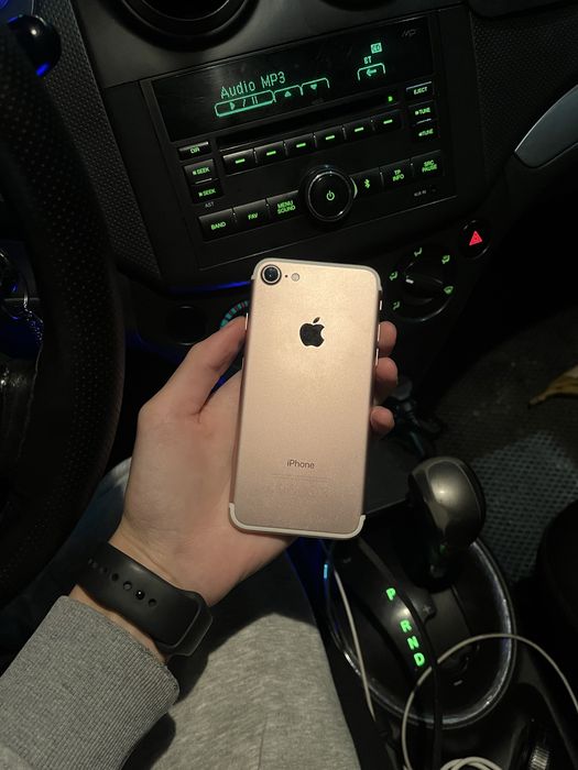 Продам Айфон 7 32gb