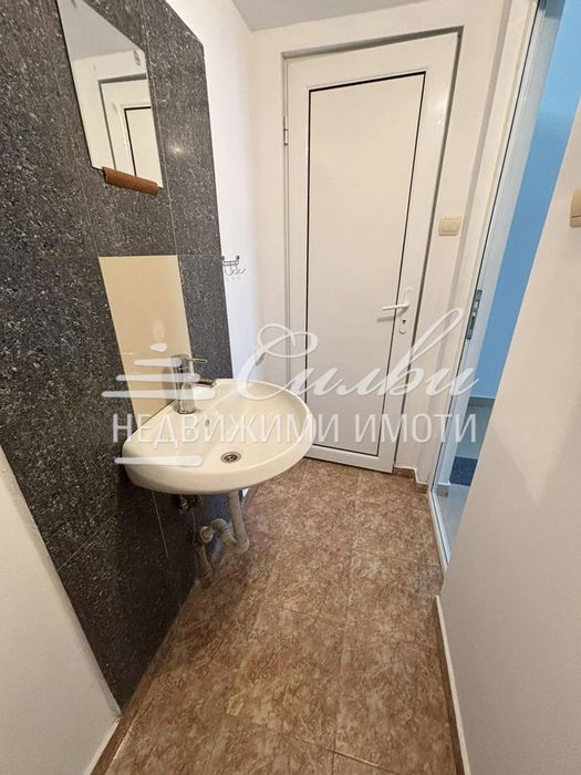 Дава се под наем Магазин в Шумен, 2-ри корпус - 150 кв.м за 663 € - Снимка #4