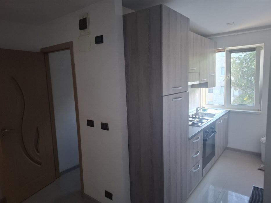 Inchiriez apartament
