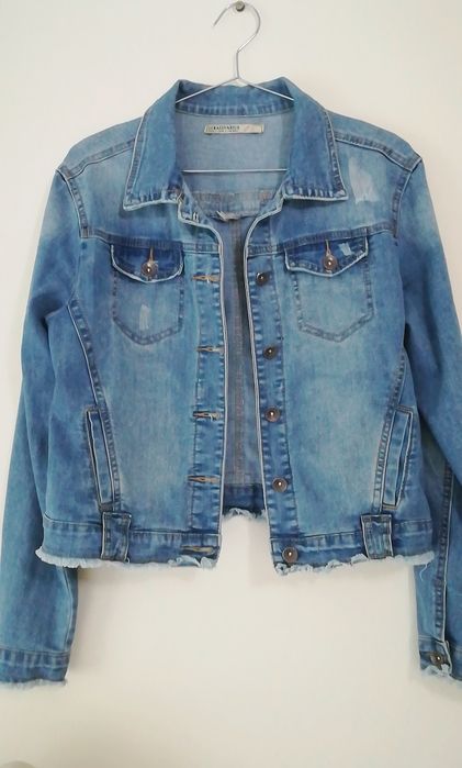 Джинсовая курточка.  Подойдёт на 36-38-40 размер турецкий.