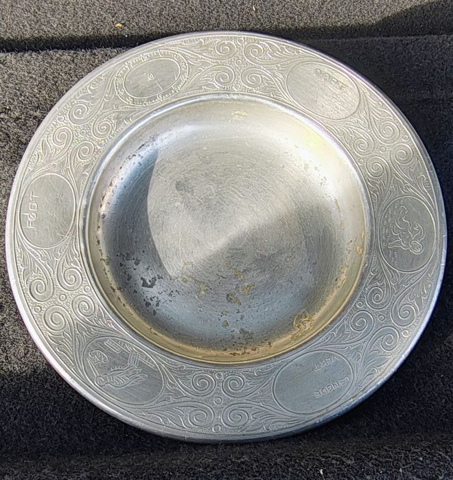 Farfurie din cositor  !