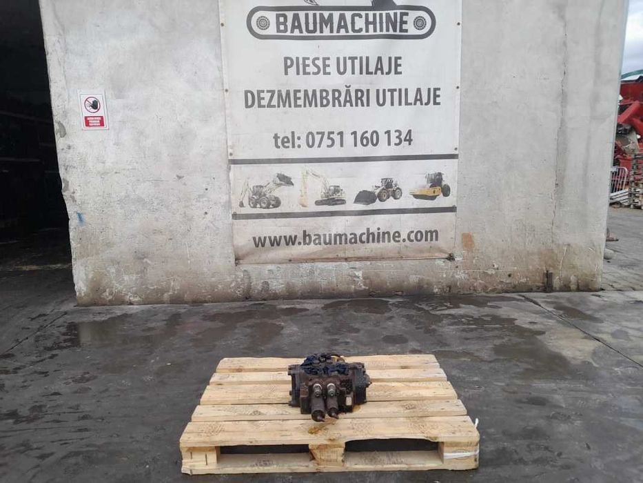 Distribuitor Hidraulic Hitachi 21220-53023 incarcator frontal Fiat Hitachi W190