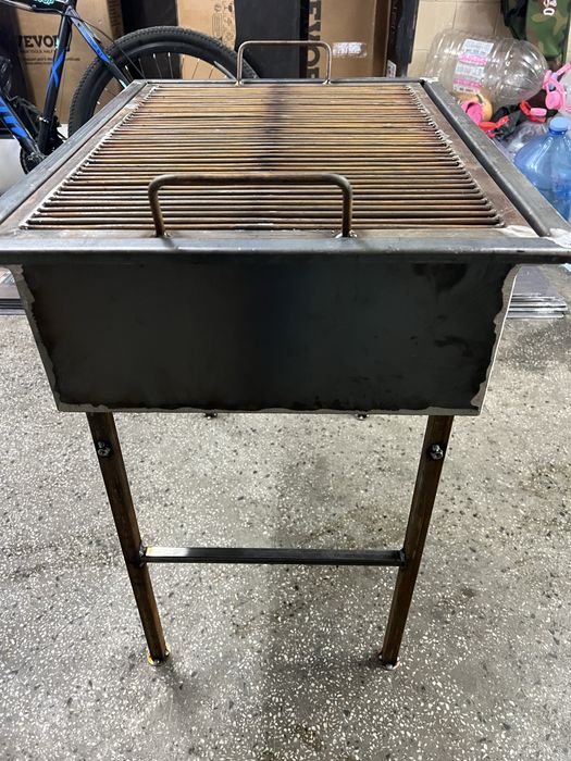 Барбекю на дървени въглища