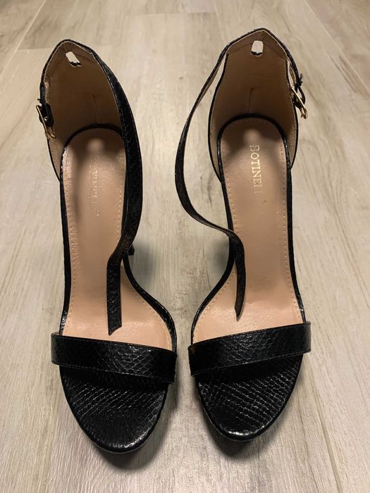 Черни дамски сандали на висок ток змийска кожа