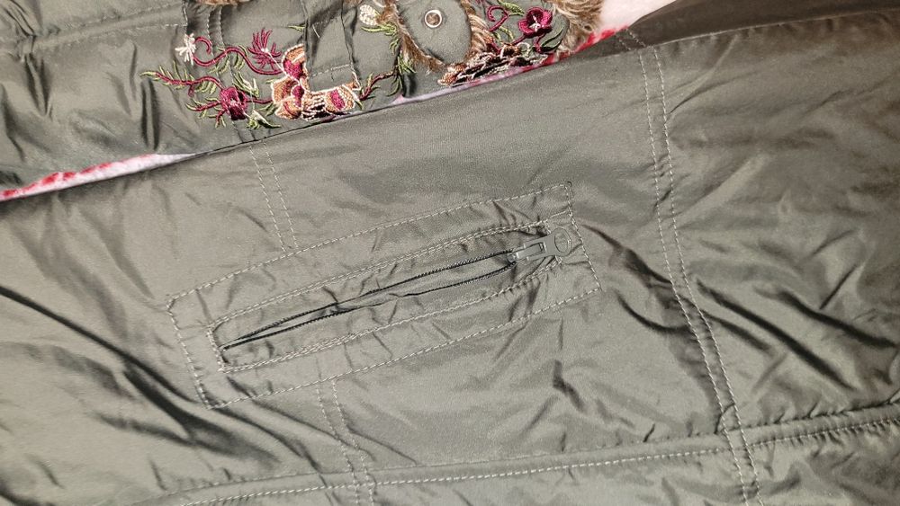 Haina dama groasa marime M cu glugă, lunga