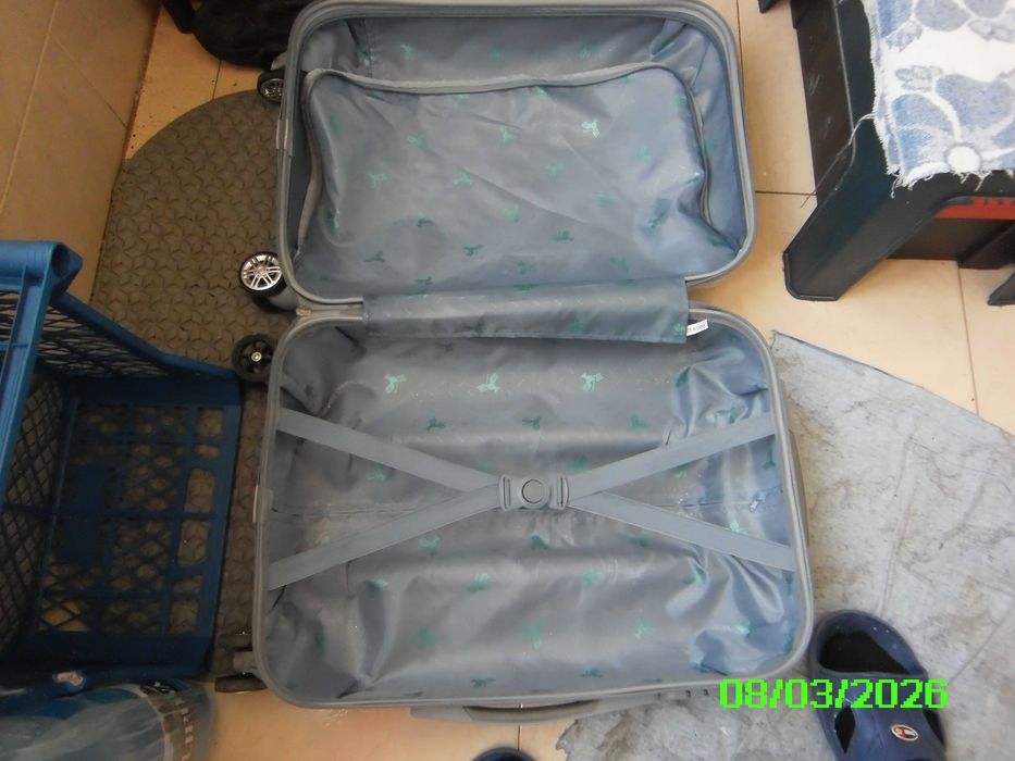 trolere,Grena mare .albastru mare si Gri mic. plastic dur si 3 rosii textil