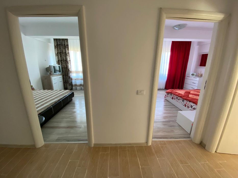 Închiriez apartament 3 camere zona Ford