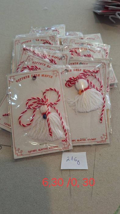 Продавам ръчно изроботени от мен мартеници