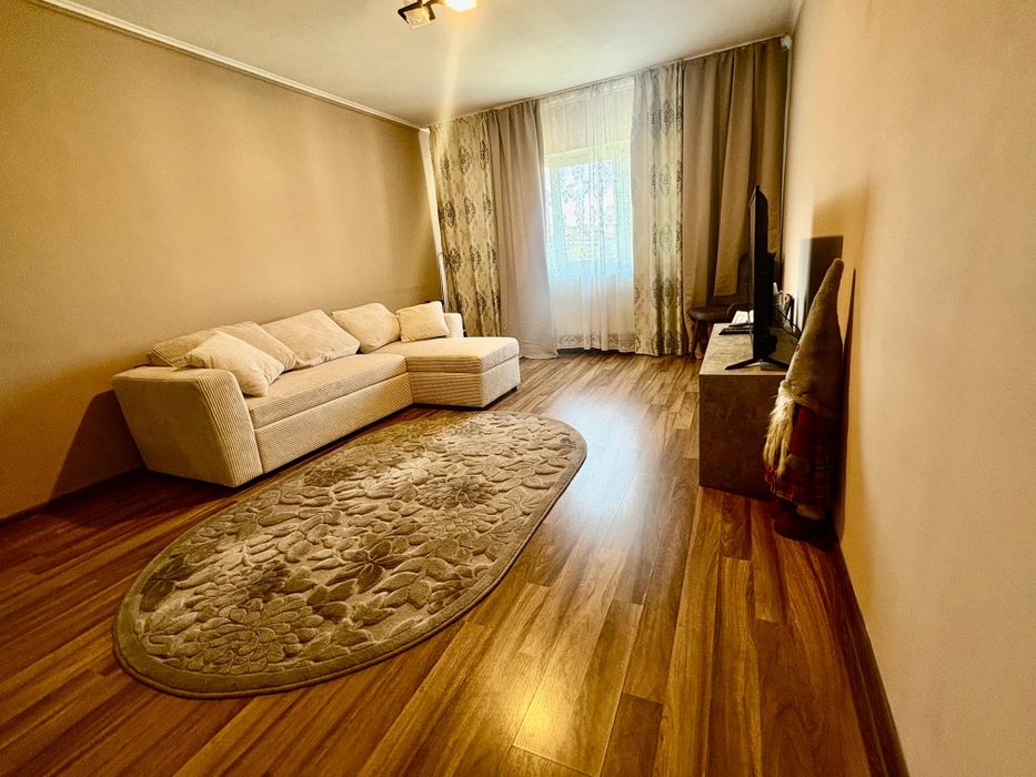 Vând PB 2 camere,decomandat.