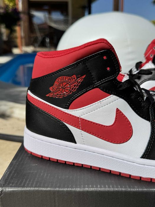 Jordan 1 Mid Gym Red Black White Кецове 44 EUR + Кутия нови