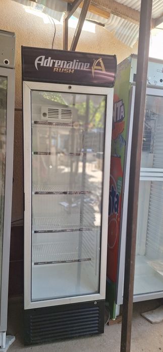Продаются витиринный холодильники  угур